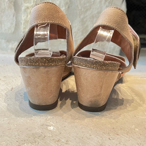 Taos‎ Carousel Tan Leather Wedge Sandal Size 9/9.5 - Picture 6 of 8
